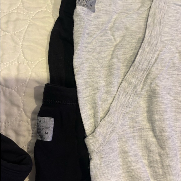 Athleta bundle size women's medium. 2 tights. 1 Drawstring pant. 2 tanks 2 tee - Picture 2 of 7